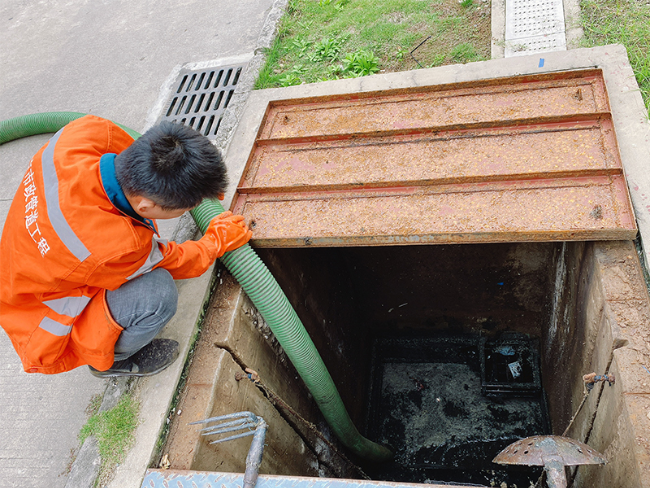 南湖抽化粪池
